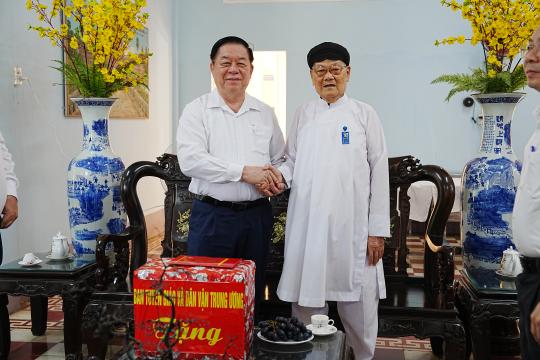 NGÀI NGUYỄN TRỌNG NGHĨA, TRƯỞNG BAN TUYÊN GIÁO VÀ DÂN VẬN TRUNG ƯƠNG CHÀO THĂM HỘI THÁNH